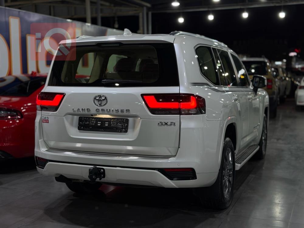 تۆیۆتا لاند کروزەر